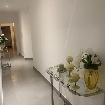 Lorena 托斯科拉诺-马德尔诺
